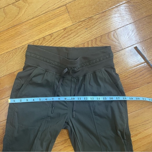 Lululemon Dance Studio Mid-Rise Khaki Green Athletic Pants Joggers Crop 25" Sz 4 - Picture 10 of 14